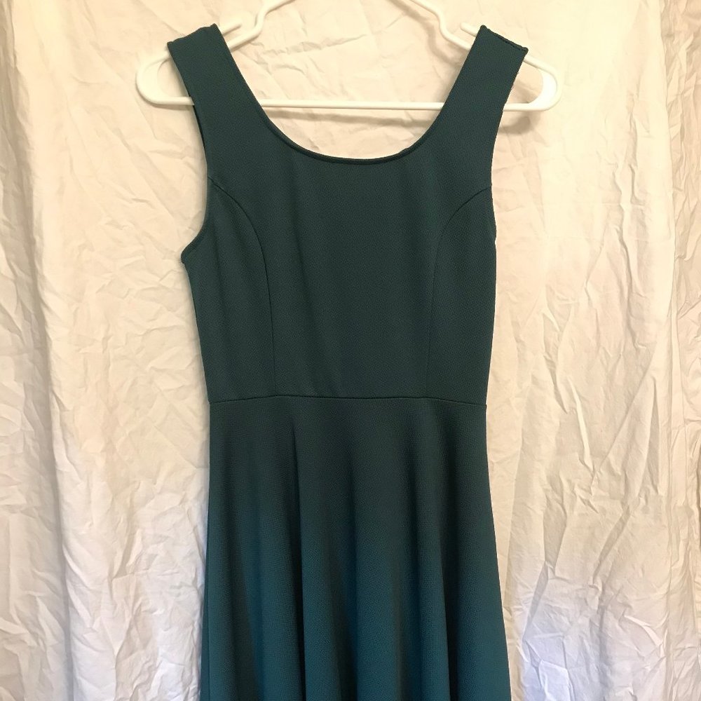 Festive Green Knee-Length Cocktail Dress